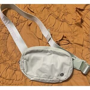 Lululemon Light Green Everywhere Belt Bag One Size 1L Fanny Pack Logo Strap